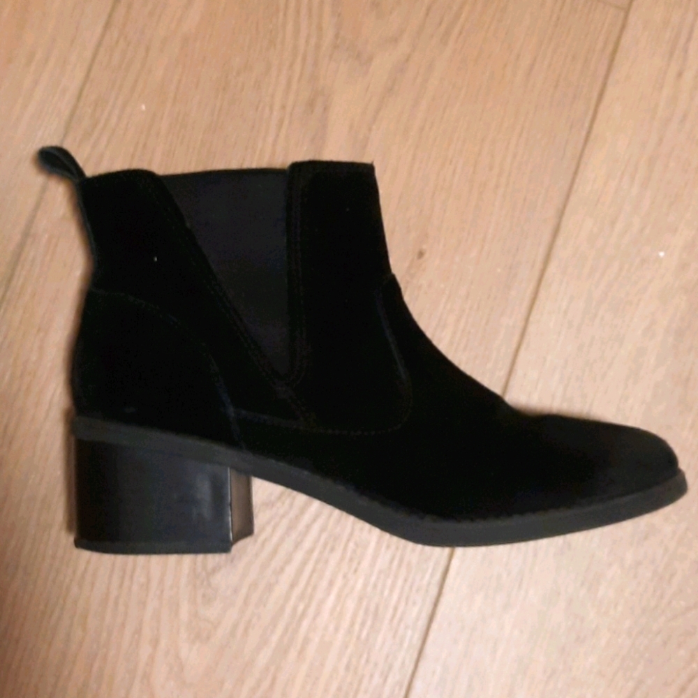 Clarks Collection Nevella Bell Suede Ankle Boots